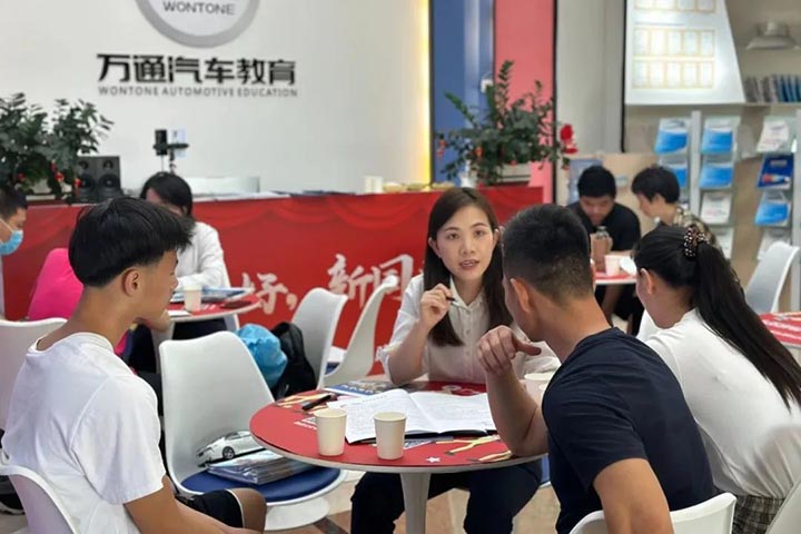 广州万通2023年秋季第一批新生报到