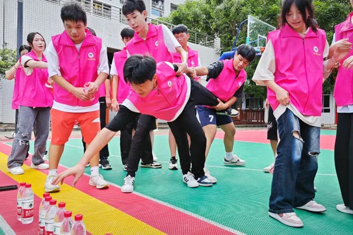 新生夏令营之素质拓展活动圆满举行